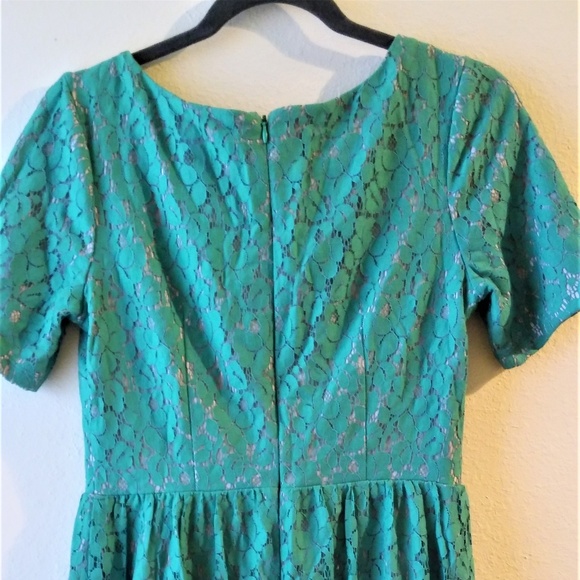 Enfocus Studio | Green Lace Midi Dress - Picture 3 of 6